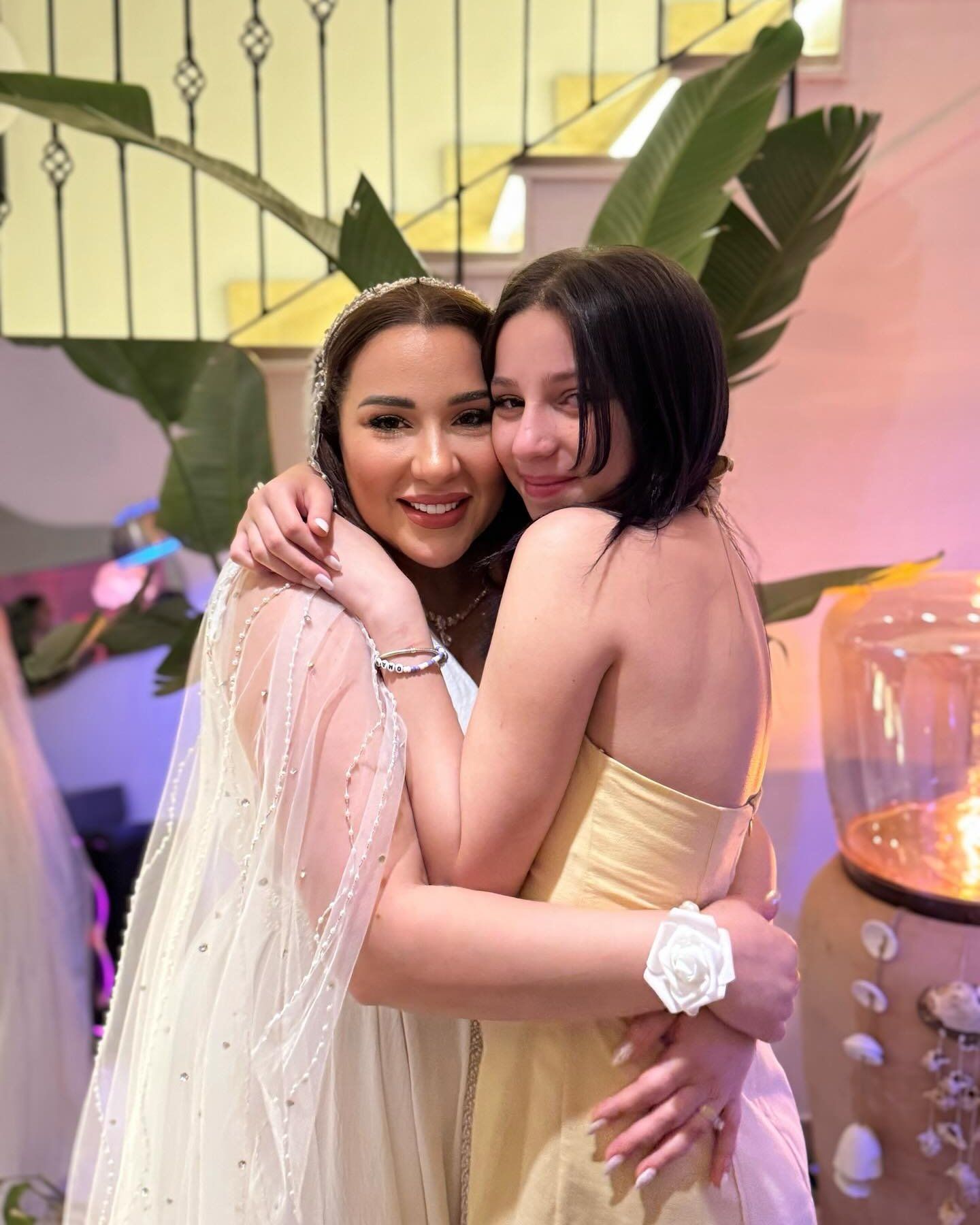 لحظات مؤثرة لابنة أسماء شريف منير احتفالاً بزواج والدتها