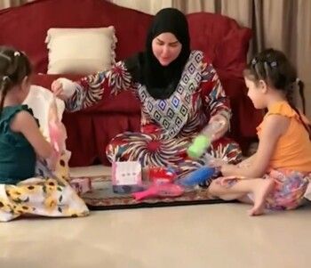 شيماء سعيد تسترجع ابنتيها بعد ازمة الاختطاف.. وظهور لافت لإصابة في يدها!