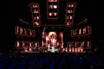 محمد عبده يطرب جمهوره في أولى حفلاته بعد الغياب وأصالة تتألق في الكويت