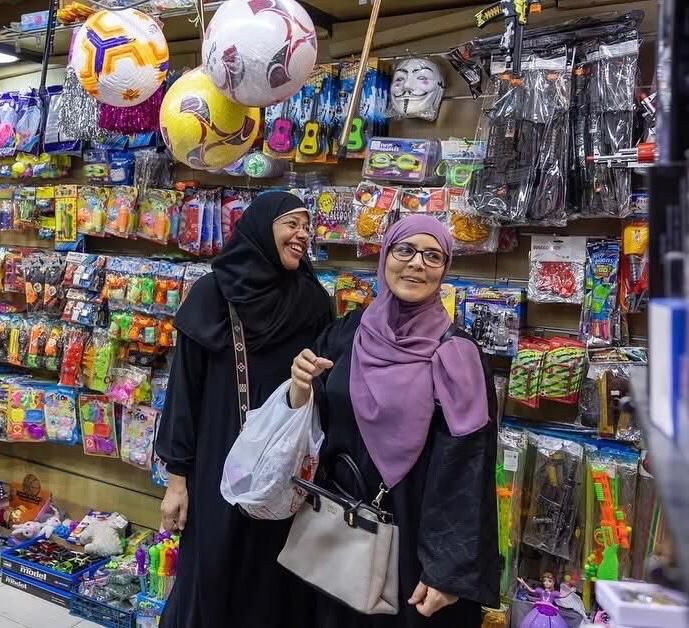 هدايا الحجاج.. رسائل محبة وروحانية من مكة إلى الأهل والأحباب