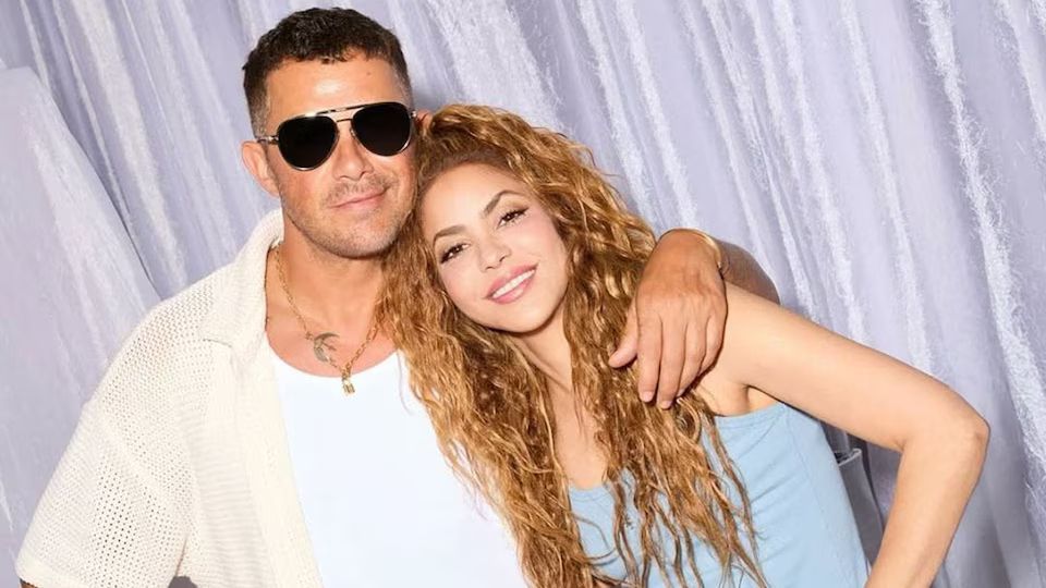 “أجمل ما أنجبت إسبانيا”… هل تلمّح شاكيرا لعلاقة حبّ جديدة؟