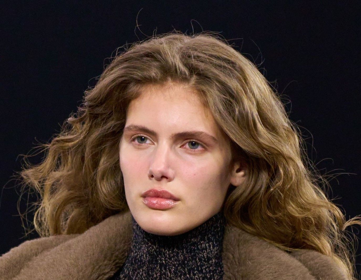 تجربتي مع زيت زهرة اللوتس للبشرة.. نقاء أنثوي اكتشفته في قطرة زيت