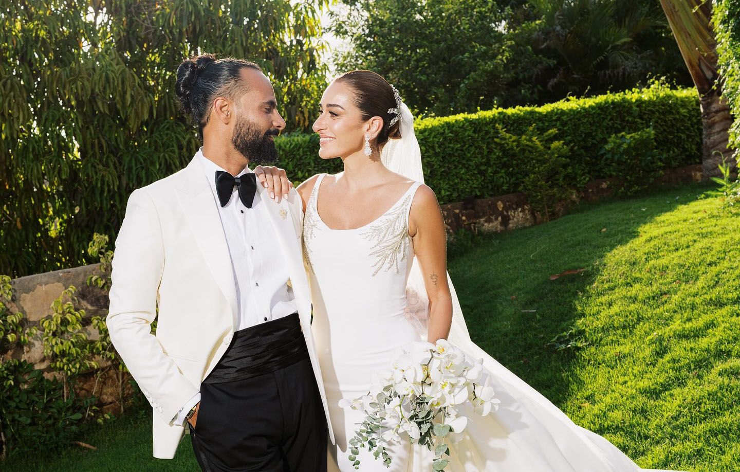 بالصور- أمينة خليل تحتفل بزفافها مجددًا في اليونان… اقرأ التفاصيل