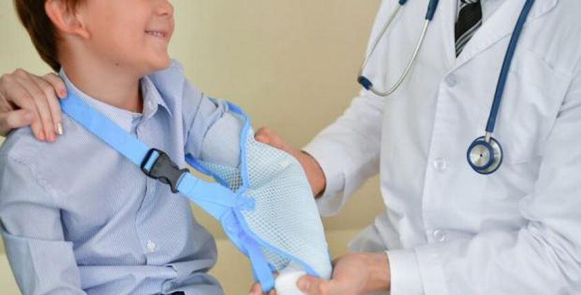 قبل فوات الأوان.. كيف تكتشف إصابة طفلك الرياضي؟