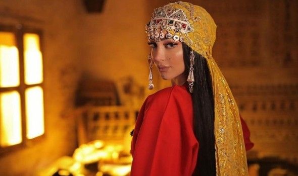 المغربية بسمة بوسيل تقلق الجمهور وتواصل طلب الدعاء لنجلها