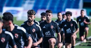 ريبيرو يشرح للاعبي الأهلى التعديلات الجديدة فى قانون كرة القدم