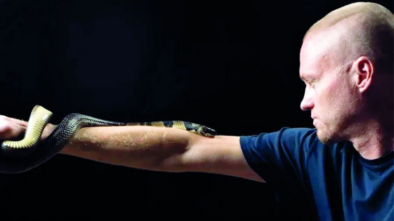 الامارات | أميركي يُلدغ من جُحرٍ واحد 200 مرة