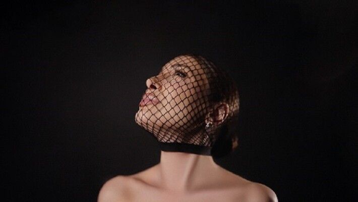 "غِلِط كتير".. يارا تفتتح ألبومها اللبناني برسالة حب ناضجة