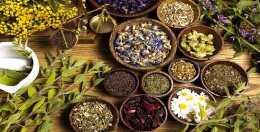 من مطبخك.. 6 مشروبات تعيد النضارة لبشرتك المرهقة