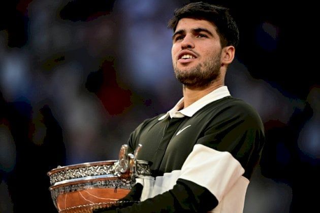 رولان غاروس: ألكاراس يقلب الطاولة على سينر ويحتفظ باللقب في نهائي مثير