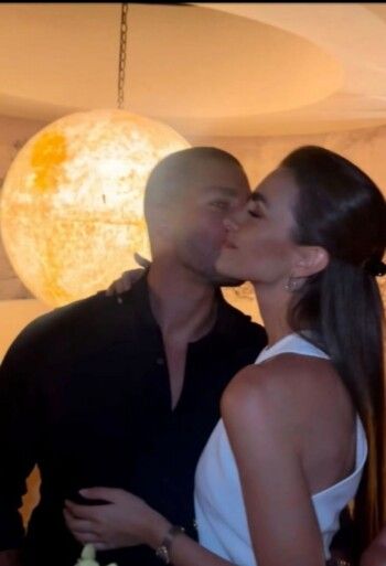 سيليو صعب بلقطة رومانسية مع خطيبته الاردنية