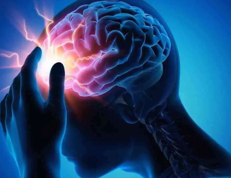 عادة يومية "بريئة" تفتح باب الجلطات.. مختص يحذر من خطأ يرتكبه الجميع دون إدراك