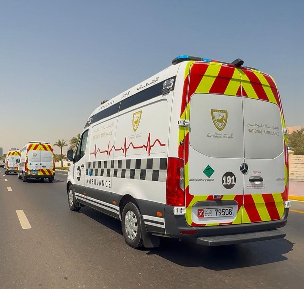 الامارات | الإسعاف الوطني يتعامل مع حادث تصادم بين حافلتين مدرسيتين في الشارقة