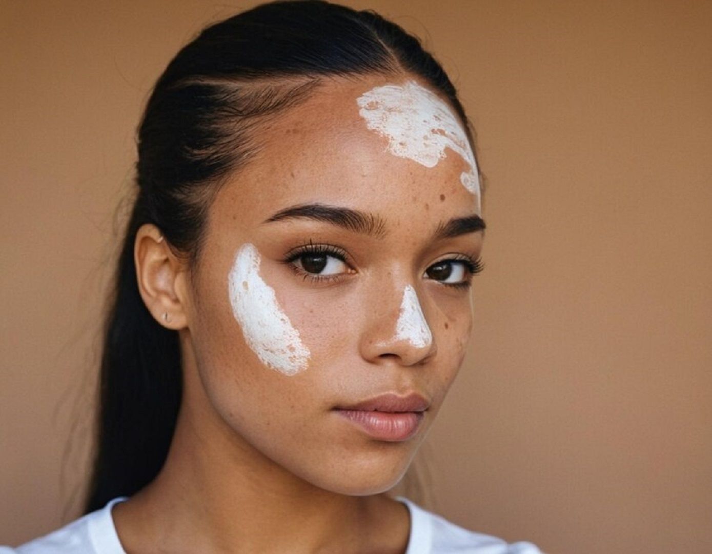 ما سبب اسمرار البشرة المفاجئ؟ إليكِ الأسباب والحلول للحفاظ على نقاوتها