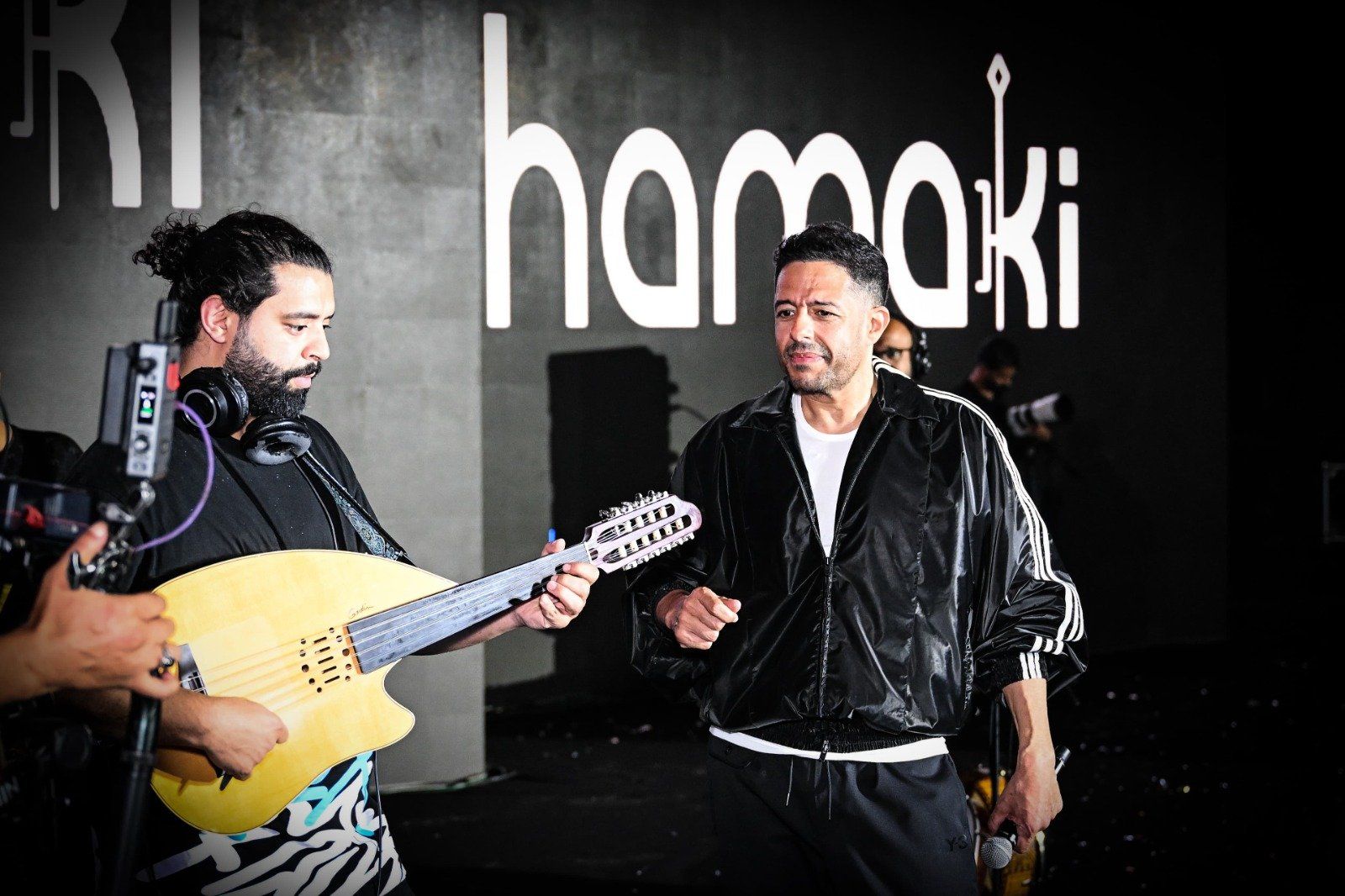 حماقى يتألق فى حفل ضخم على شاطئ المنصورة الجديدة