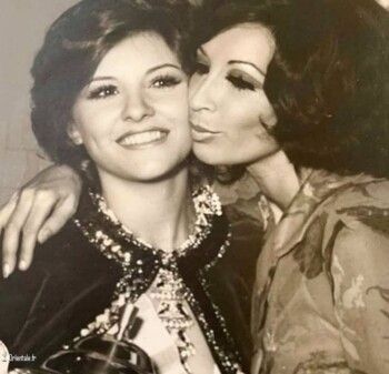 صورة نادرة تجمع أول عارضة أزياء لبنانية مع جورجينا رزق