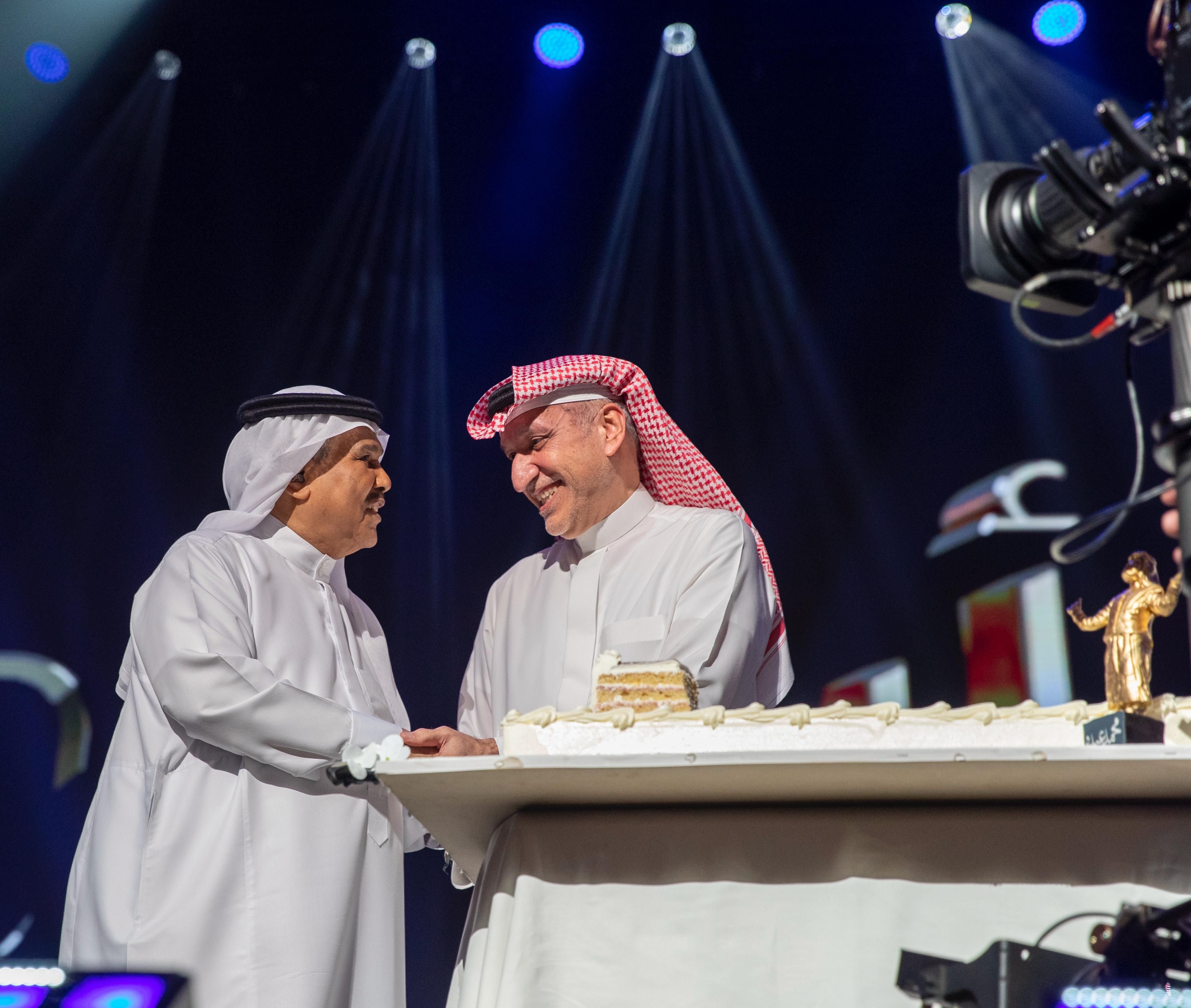 روتانا تفاجئ محمد عبده بيوم ميلاده في أضخم حفلات عيد الأضحى 2025