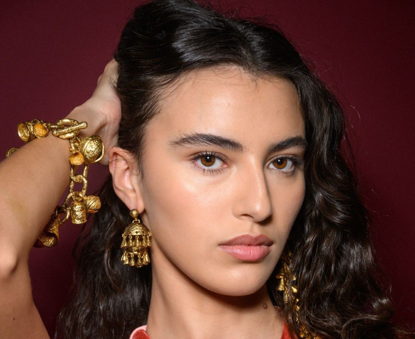 ما سبب اسمرار البشرة المفاجئ؟ إليكِ الأسباب والحلول للحفاظ على نقاوتها