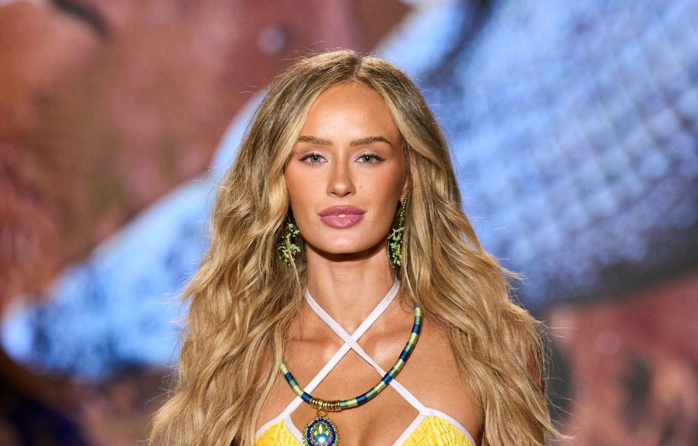 من الجفاف إلى الجمال.. خطوات العناية بالشعر أثناء السباحة وبعدها