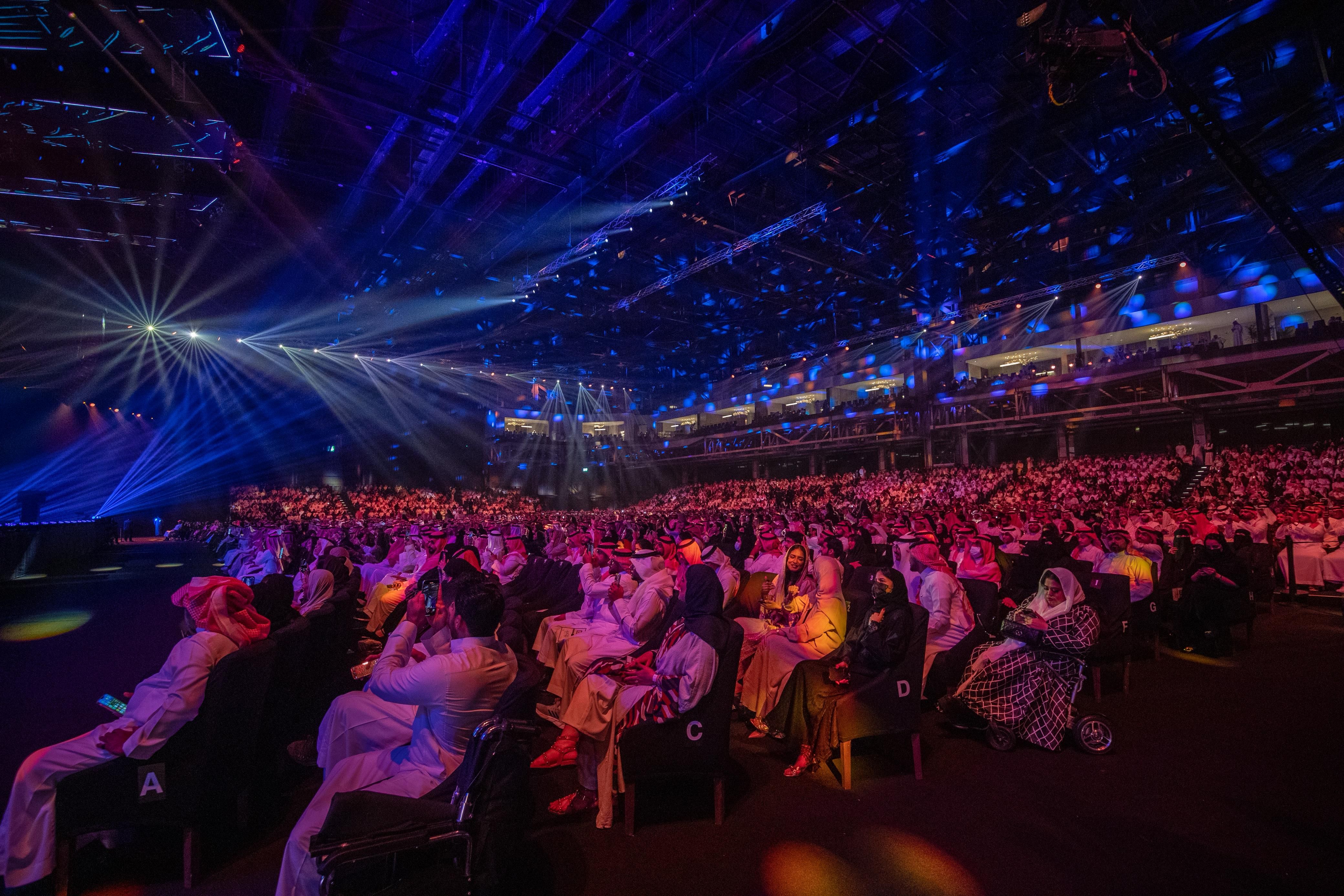 روتانا تفاجئ محمد عبده بيوم ميلاده في أضخم حفلات عيد الأضحى 2025