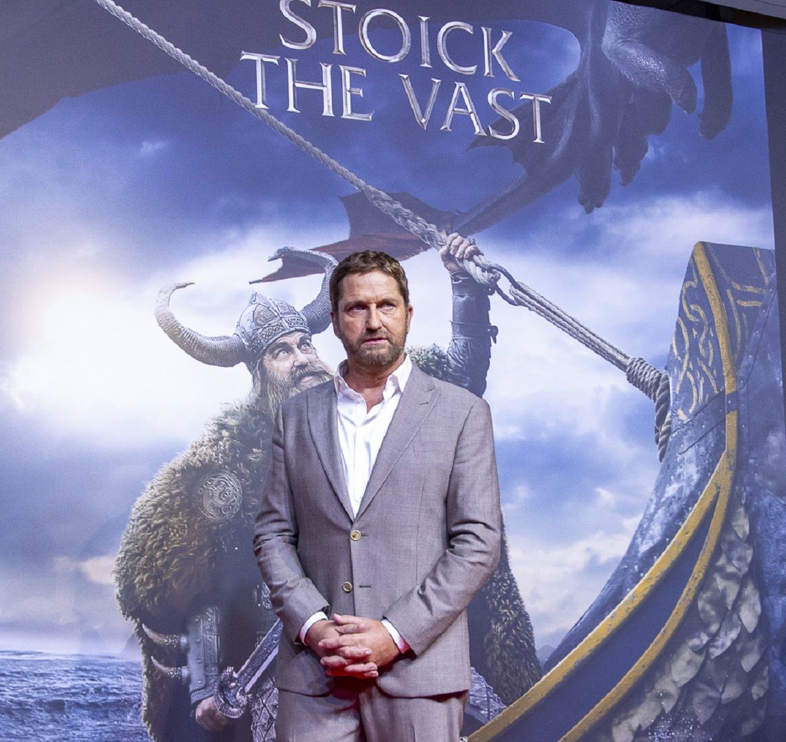 من الرياض جيرارد بتلر: يجب أن نؤمن بأنفسنا وبفرديتنا في عالمٍ يريدنا أن نكون متشابهين