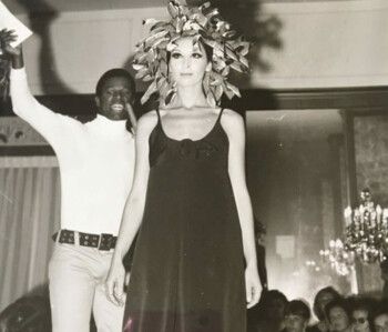 صورة نادرة تجمع أول عارضة أزياء لبنانية مع جورجينا رزق