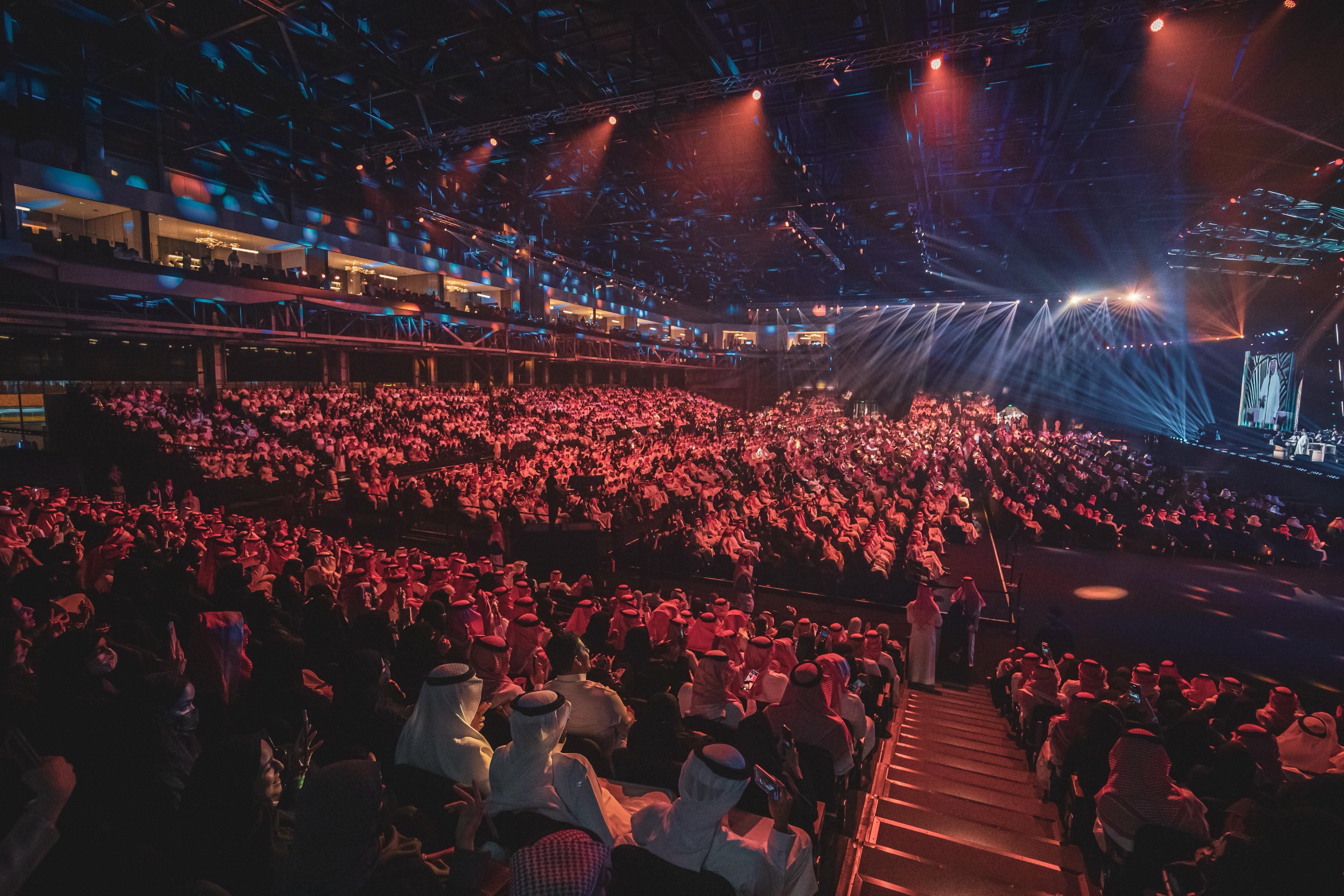 روتانا تفاجئ محمد عبده بيوم ميلاده في أضخم حفلات عيد الأضحى 2025