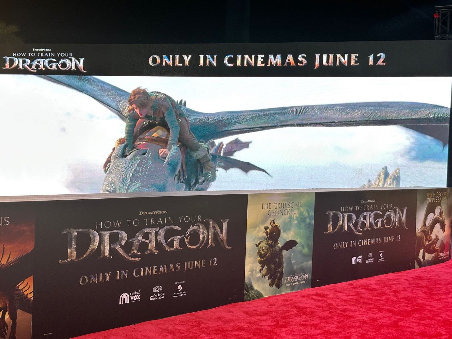 من الرياض جيرارد بتلر: يجب أن نؤمن بأنفسنا وبفرديتنا في عالمٍ يريدنا أن نكون متشابهين