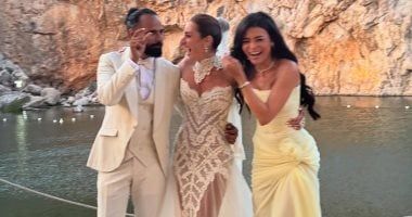 أسماء جلال تنشر صورا جديدة لها من حفل زفاف أمينة خليل باليونان