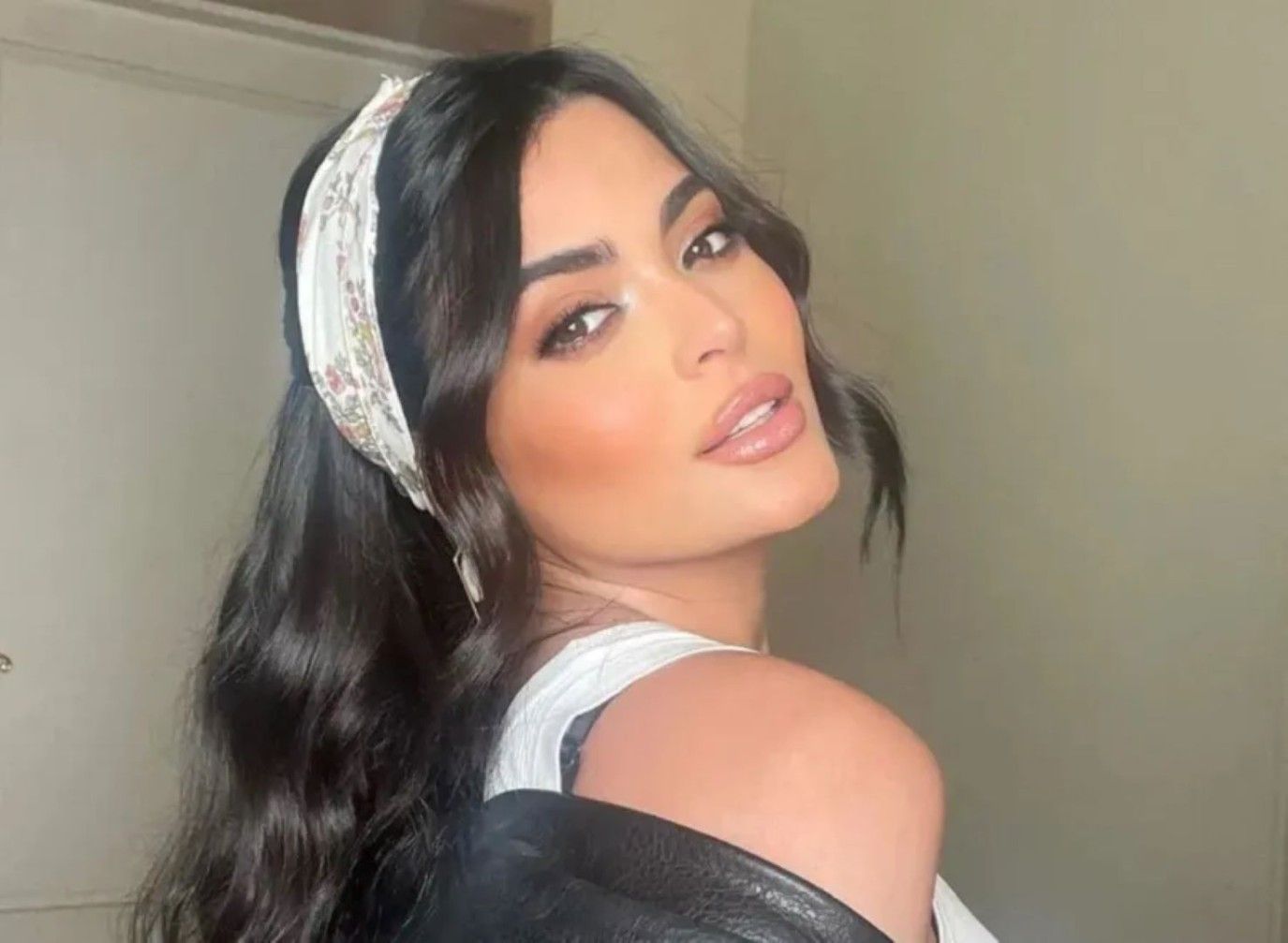  أسماء جلال تشارك متابعيها لحظات مبهجة من حفل زفاف أمينة خليل باليونان... وإطلالتها حديث المشاهير