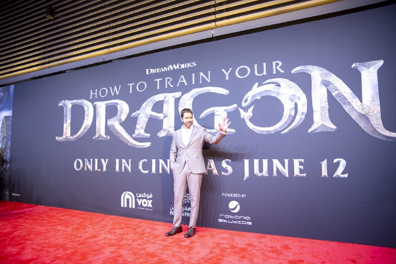 من الرياض جيرارد بتلر: يجب أن نؤمن بأنفسنا وبفرديتنا في عالمٍ يريدنا أن نكون متشابهين