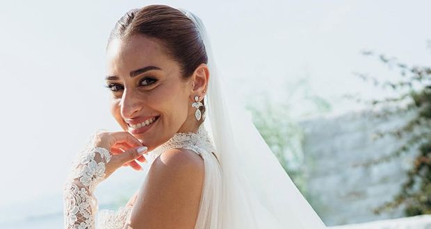 أمينة خليل تحتفل للمرة الثانية بزفافها.. هذه المرة من اليونان