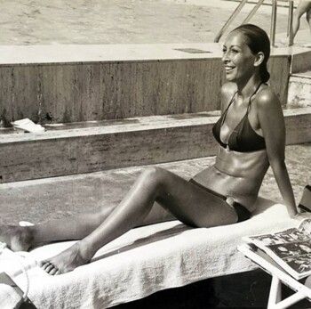 صورة نادرة تجمع أول عارضة أزياء لبنانية مع جورجينا رزق