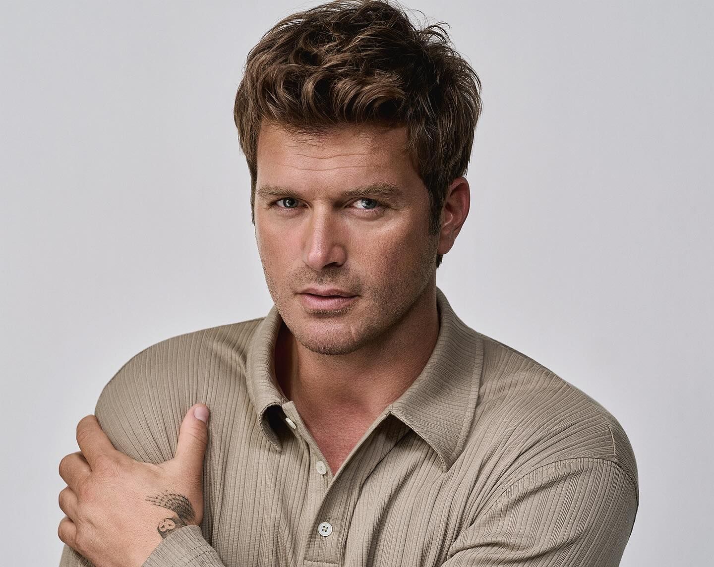 رواية أحرزت الجوائز تتحوّل لمسلسل… فهل يكون كيفانش تاتليتوغ بطلها؟