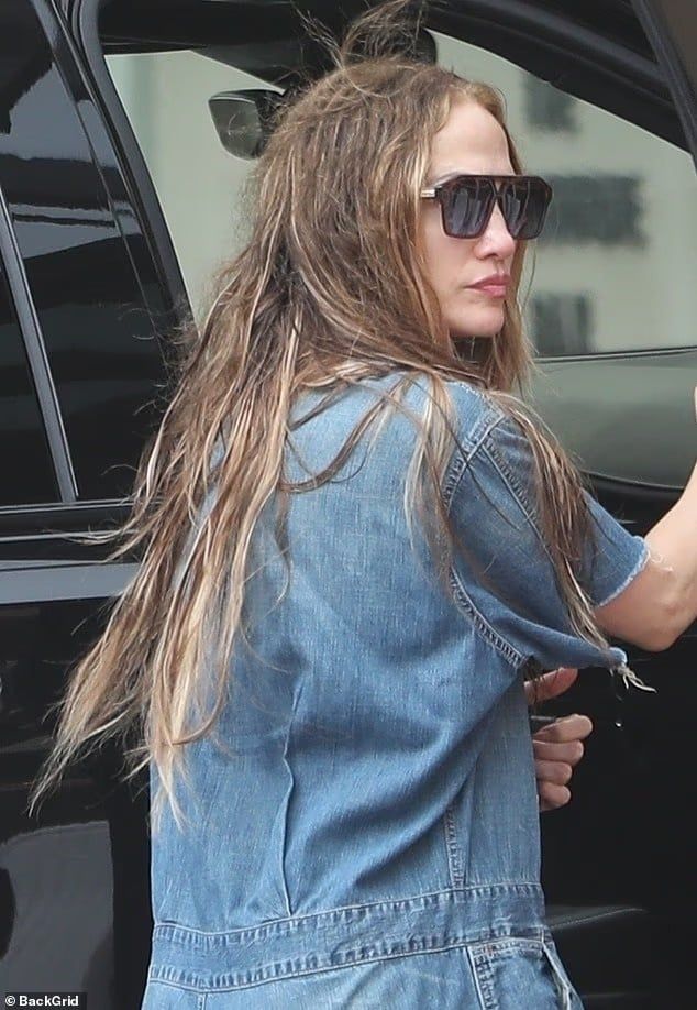 نفسيتها وحشه.. جينيفر لوبيز تظهر بلوك يثير الجدل