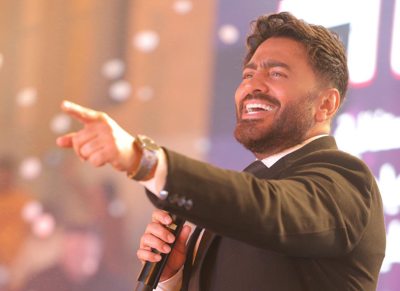 بعد عملية جراحية ومضاعفات خطيرة لابنه… تامر حسني يعتذر عن حضور زفاف فنان معروف