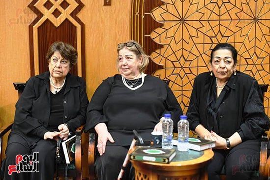 حضور كبير على عزاء الإذاعية هدى العجيمى بمسجد الشرطة فى الشيخ زايد.. صور