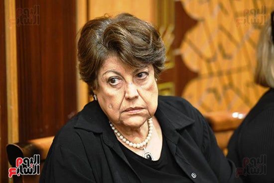 حضور كبير على عزاء الإذاعية هدى العجيمى بمسجد الشرطة فى الشيخ زايد.. صور