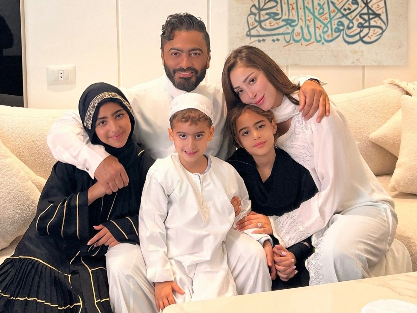 تامر حسني يوضّح حالة ابنه آدم الصحية بعد إجرائه عمليتين جراحيتين