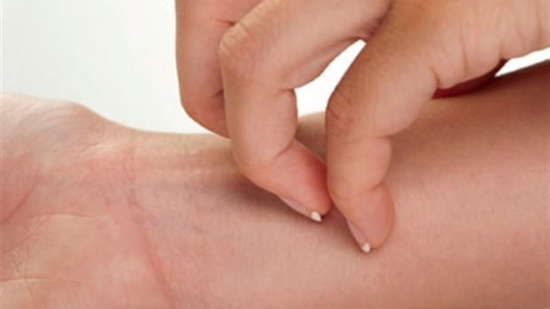 لا تفعلها أثناء الجو الحار.. أخطاء شائعة تسبب الحكة في الصيف