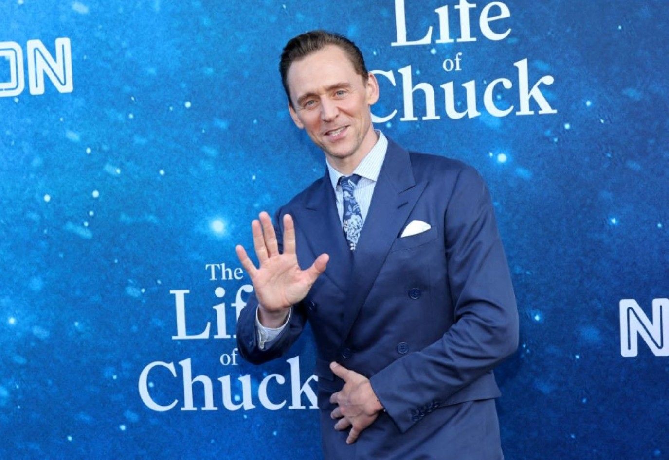 زاوي أشتون تُعلن حملها الثاني من توم هيدلستون