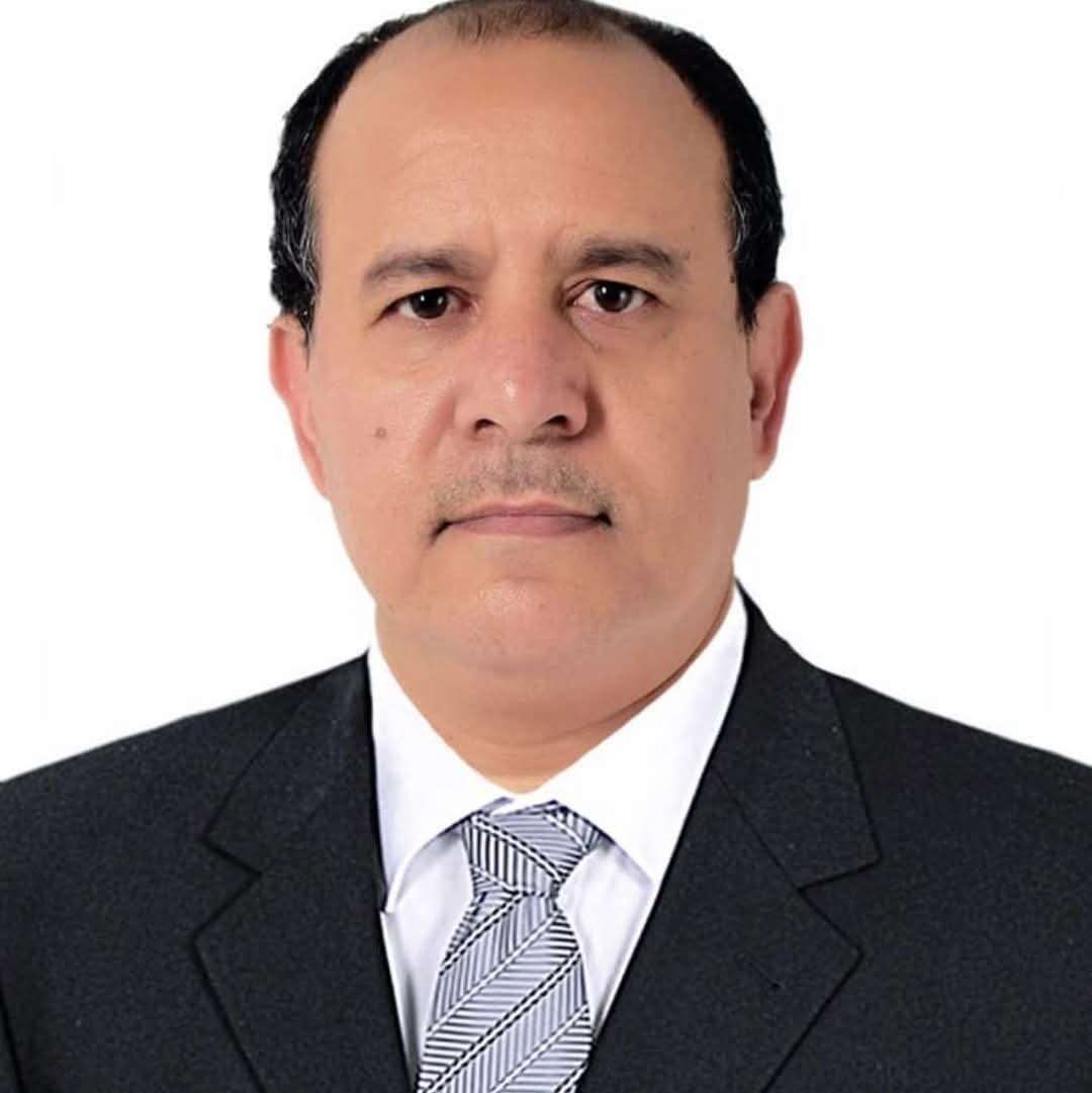 مقرب من علي محسن الأحمر يتحدث عن مفاجأة قادمة ستقلب الموازين باليمن