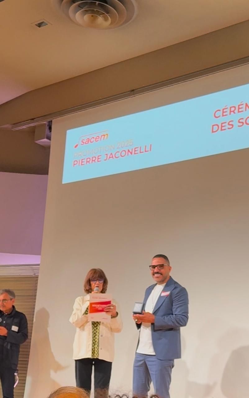 الشاعر محمد رفاعى يحصل على أعلى تكريم من جمعية المؤلفين والملحنين الفرنسية