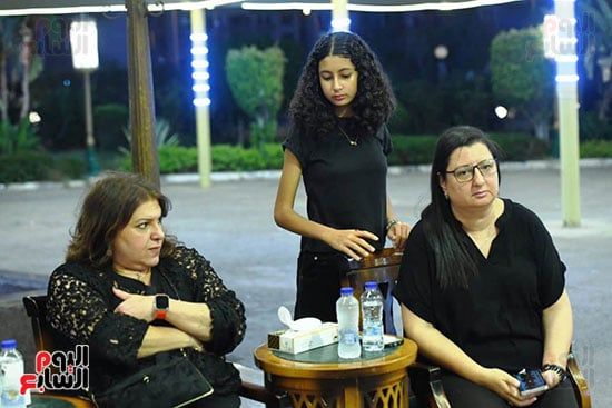 حضور كبير على عزاء الإذاعية هدى العجيمى بمسجد الشرطة فى الشيخ زايد.. صور