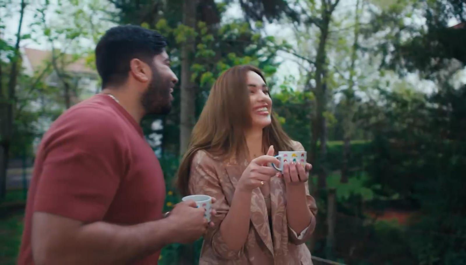 عبيدة تقدم لأول مرة كليبين عن قصة واحدة بتوقيع المخرجة بتول عرفة