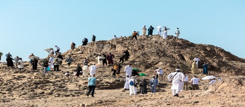 السعودية | ضيوف برنامج خادم الحرمين الشريفين للحج يزورون جبل أحد ومسجد قباء