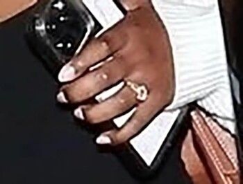 ما قصة الخاتم الماسي في يد زاهارا إبنة أنجلينا جولي؟