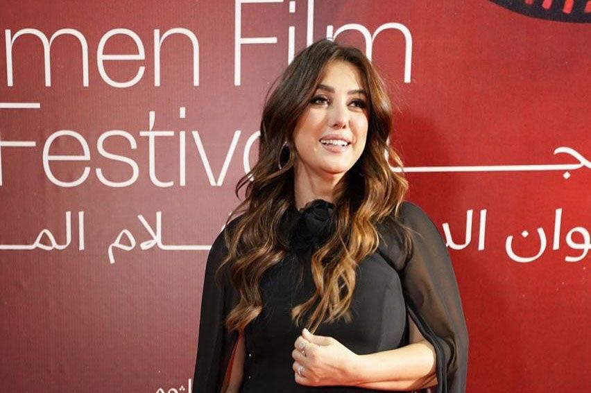 كندة علّوش تعاني من تأنيب الضّمير بعد إنجاب طفلَيها… ما القصّة؟