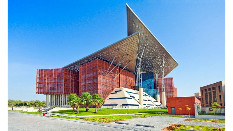 الامارات | أقوال شاهدَي إثبات تُبرّئ رجلاً من الاستيلاء على 277.6 ألف درهم