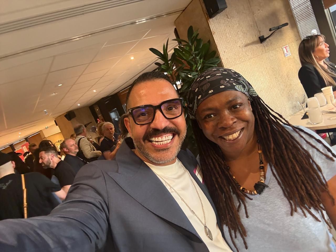 الشاعر محمد رفاعى يحصل على أعلى تكريم من جمعية المؤلفين والملحنين الفرنسية